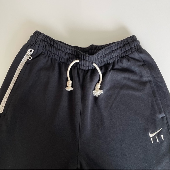 Nike Swoosh Fly Standard Issue Sweatpants in S - Picture 2 of 6